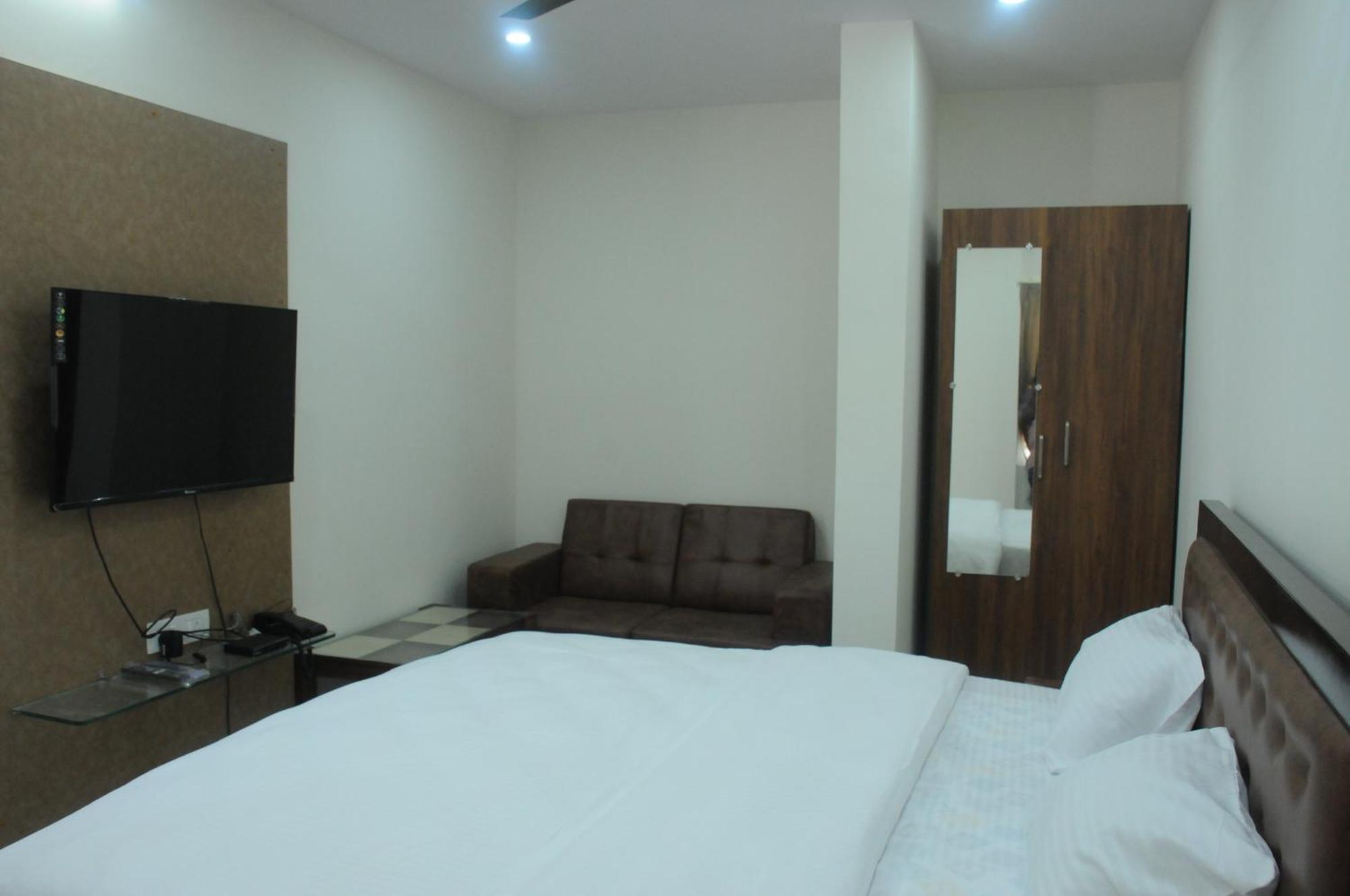 Amma Inn Elegance Suites And Apartments Májszúr Kültér fotó